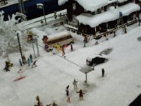 SUNP0155  Auf dem Hochseil über die Straße