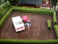 SUNP0169  im Schrebergarten nur ein Wohnwagen