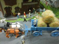 20150420 172938  Heutransport mit dem Pferdewagen